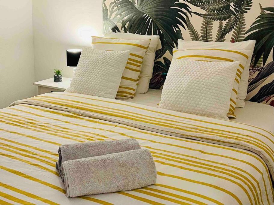 Studio Du Chateau Apartment Champs-Sur-Marne Bagian luar foto