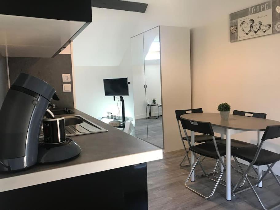 Studio Du Chateau Apartment Champs-Sur-Marne Bagian luar foto